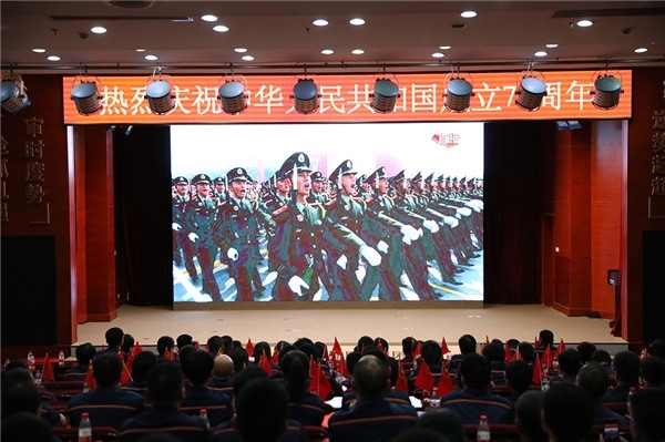 党员旁观阅兵式