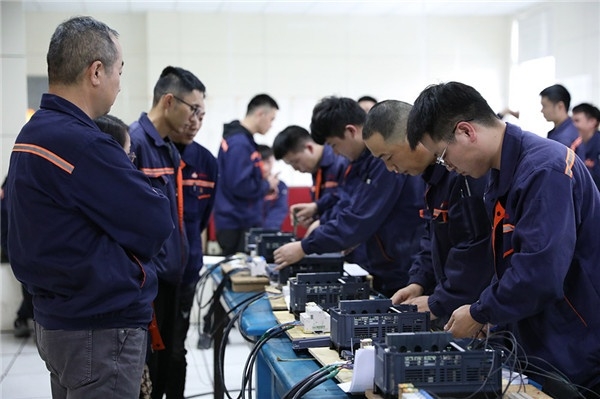 聚酯电工操作技术较量